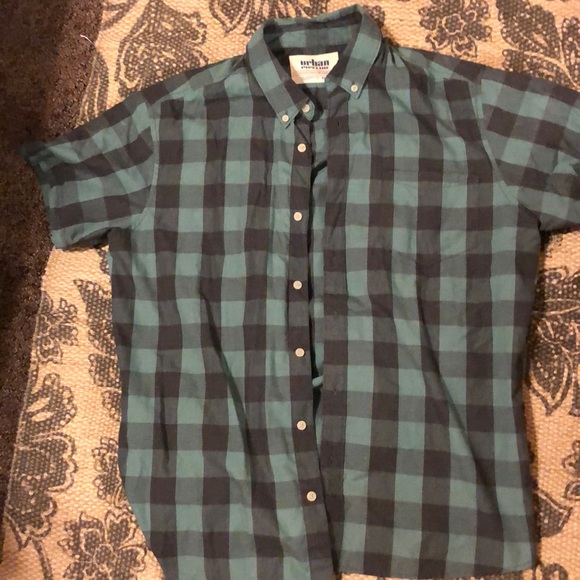 Two Men’s shortsleeved button up shirts. - Picture 2 of 2